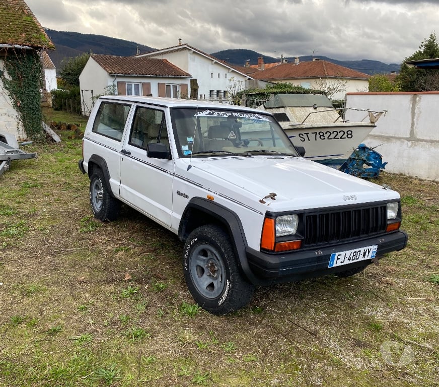 Voiture d'occasion Tarn Mazamet - 81200 - Photos Vivastreet jeep CHEROKEE 4X4 ESSENCE