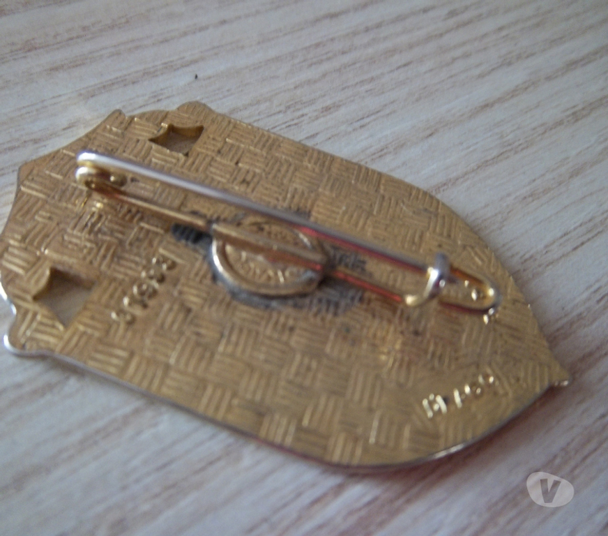 Collection Manche Valognes - 50700 - Photos Vivastreet insigne centre militaire de formation professionnelle N° 2