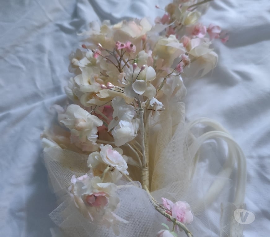 Vêtements occasion Bouches-du-Rhône Simiane Collongue - 13109 - Photos Vivastreet Vend jolie robe de mariée avec ses accessoires