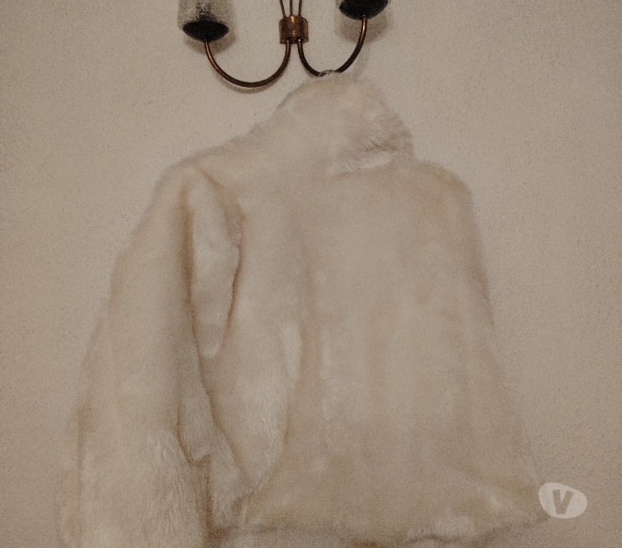 Vêtements occasion Bouches-du-Rhône Simiane Collongue - 13109 - Photos Vivastreet Veste femme fausse fourrure