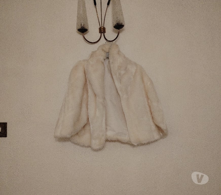 Vêtements occasion Bouches-du-Rhône Simiane Collongue - 13109 - Photos Vivastreet Veste femme fausse fourrure