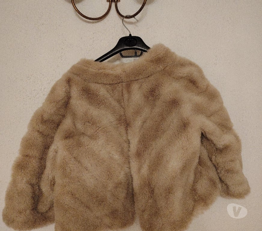 Vêtements occasion Bouches-du-Rhône Simiane Collongue - 13109 - Photos Vivastreet Veste fausse fourrure