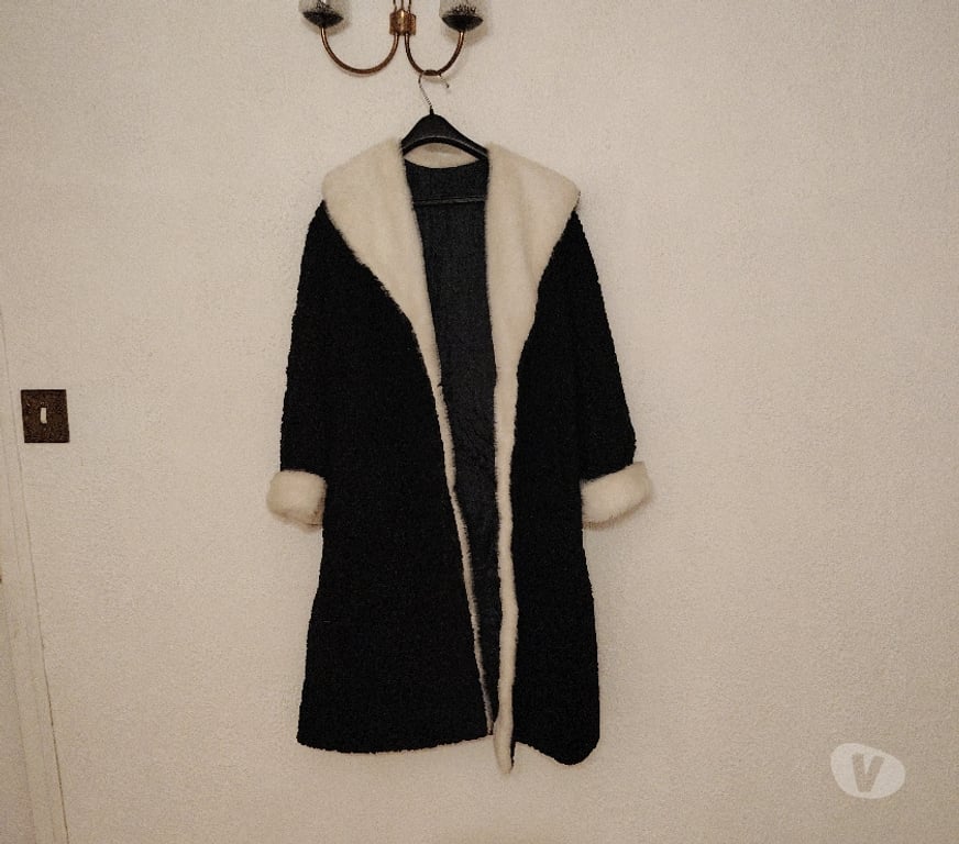 Vêtements occasion Bouches-du-Rhône Simiane Collongue - 13109 - Photos Vivastreet Vend jolie manteau