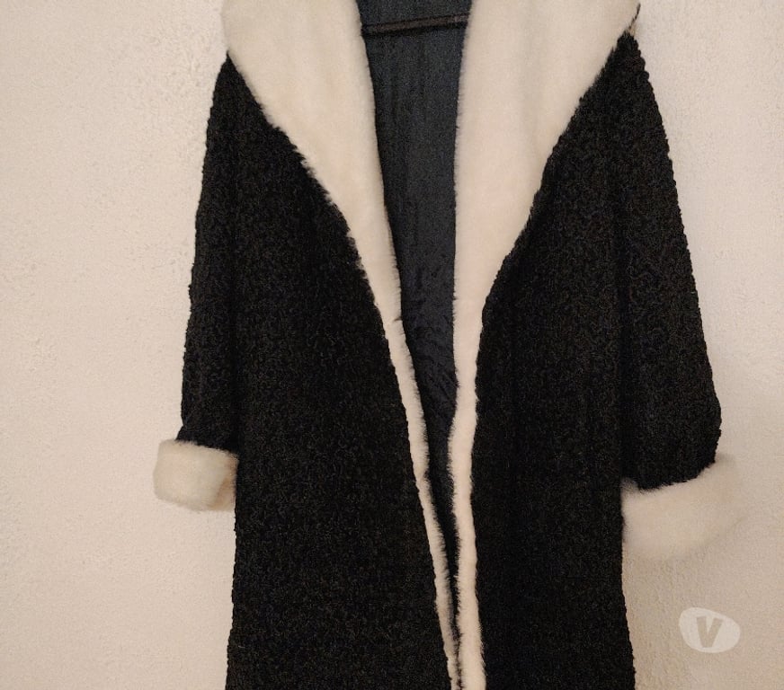 Vêtements occasion Bouches-du-Rhône Simiane Collongue - 13109 - Photos Vivastreet Vend jolie manteau