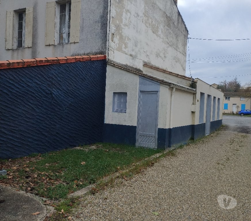 Parkings - Garages Lot-et-Garonne Miramont de Guyenne - 47800 - Photos Vivastreet GARAGE GARDE MEUBLE
