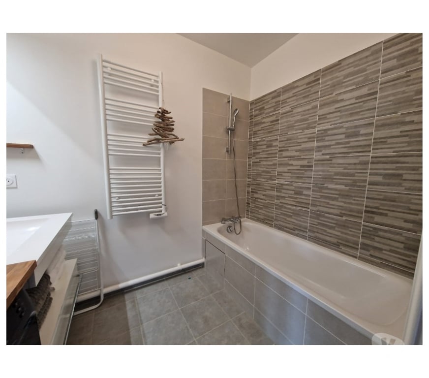 Appartement meublé Paris Paris 10ème ardt - 75010 - Photos Vivastreet F5 neuf 86 m2 entièrement meublé. DPE B.Coloc OK