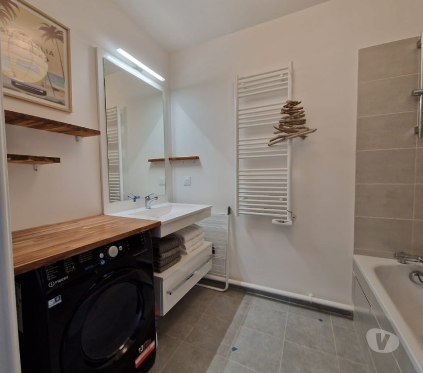 Appartement meublé Paris Paris 10ème ardt - 75010 - Photos Vivastreet F5 neuf 86 m2 entièrement meublé. DPE B.Coloc OK