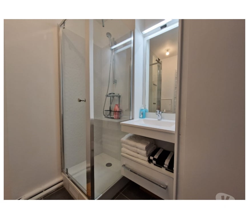 Appartement meublé Paris Paris 10ème ardt - 75010 - Photos Vivastreet F5 neuf 86 m2 entièrement meublé. DPE B.Coloc OK