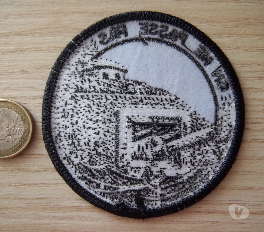 Collection Manche Valognes - 50700 - Photos Vivastreet écusson "on ne passe pas" Verdun collection militaire