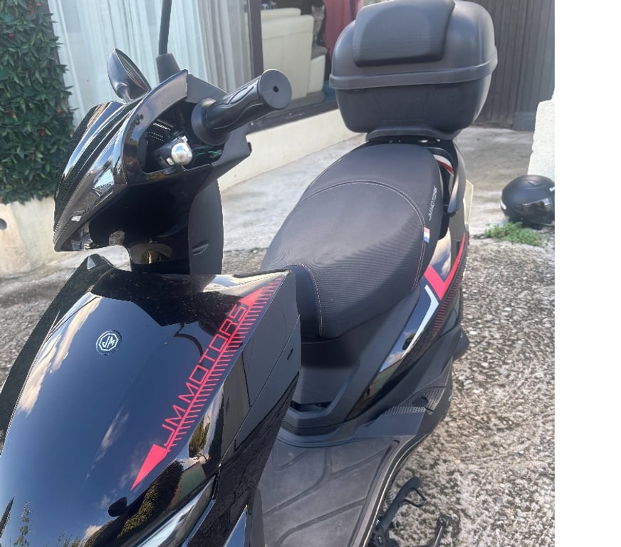 Scooter occasion Alpes-Maritimes Antibes - 06600 - Photos Vivastreet VENDS SCOOTER 50 cc JM MOTORS SANTANA EVO