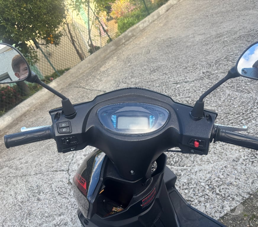 Scooter occasion Alpes-Maritimes Antibes - 06600 - Photos Vivastreet VENDS SCOOTER 50 cc JM MOTORS SANTANA EVO