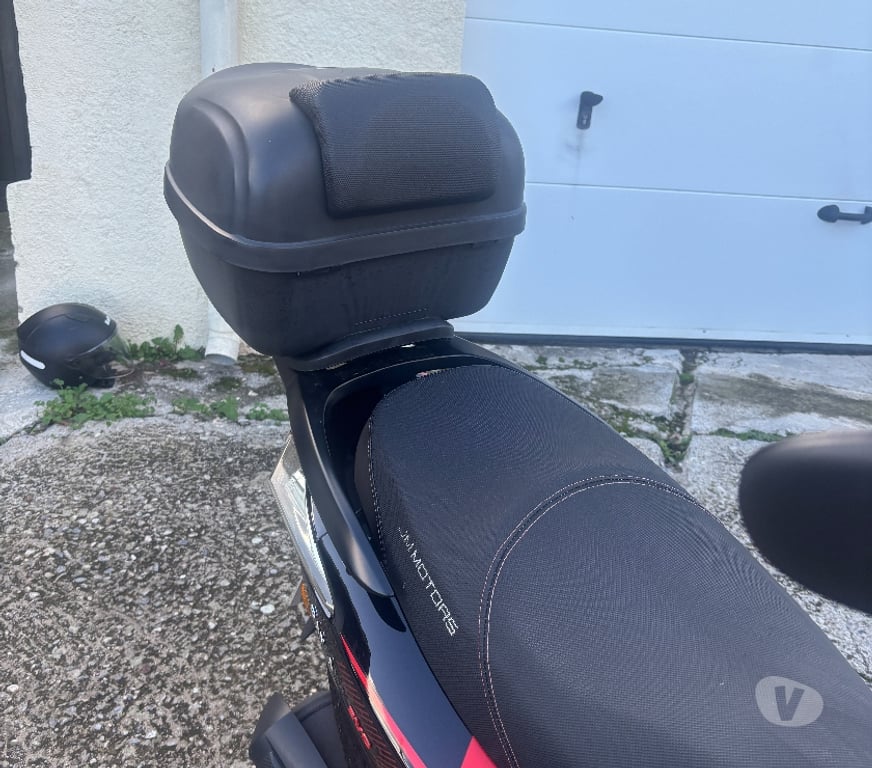 Scooter occasion Alpes-Maritimes Antibes - 06600 - Photos Vivastreet VENDS SCOOTER 50 cc JM MOTORS SANTANA EVO