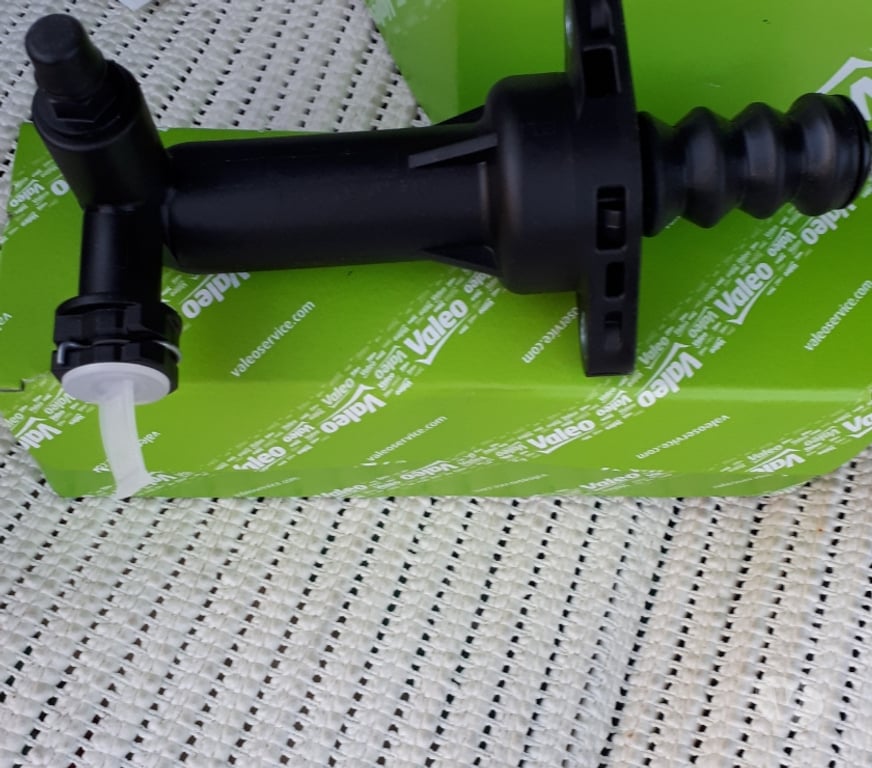 Pièces et services auto Bouches-du-Rhône Aubagne - 13400 - Photos Vivastreet Récepteur + émetteur d'embreiyage