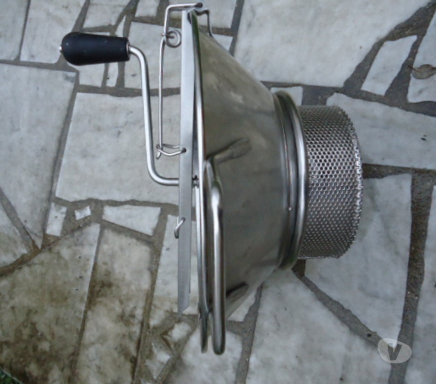 Ameublement & art de la table Yvelines Houilles - 78800 - Photos Vivastreet Moulin a légume Tellier 150 euros à Houilles