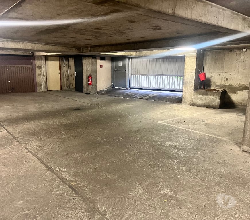 Vente Parking Rhône Lyon - Photos Vivastreet Garage fermé à vendre