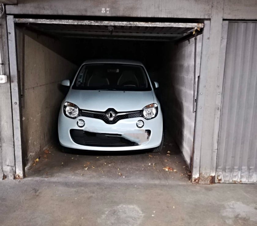 Parkings - Garages Paris 20ème ardt Paris - Photos Vivastreet BOX FERMÉ À LOUER