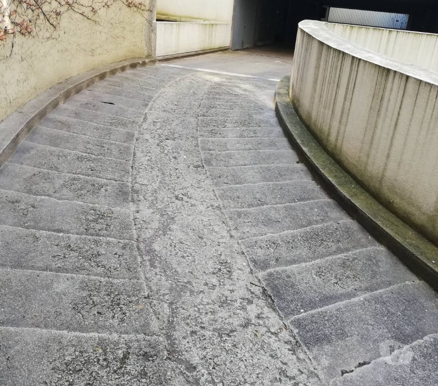 Parkings - Garages Paris Paris 20ème ardt - 75020 - Photos Vivastreet BOX FERMÉ À LOUER