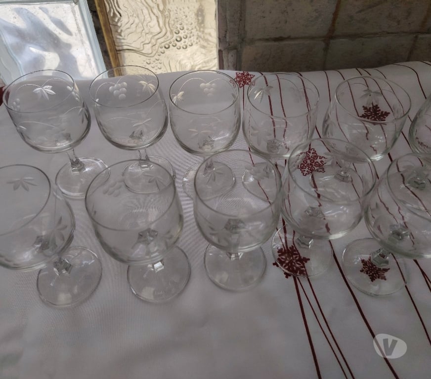Ameublement & art de la table Bouches-du-Rhône Simiane Collongue - 13109 - Photos Vivastreet Vend le lot de jolis verres en cristal