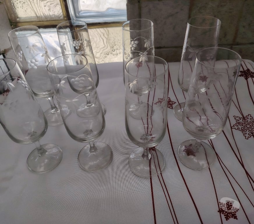 Ameublement & art de la table Bouches-du-Rhône Simiane Collongue - 13109 - Photos Vivastreet Vend le lot de jolis verres en cristal