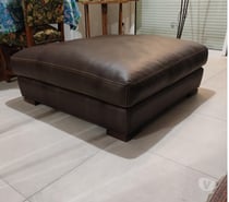 POUF EN CUIR MARRON
