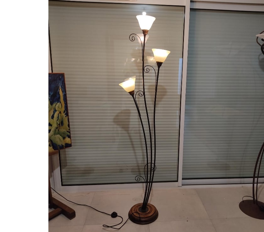 Ameublement & art de la table Soullans Vendée - Photos Vivastreet Lampe tulipe sur pied