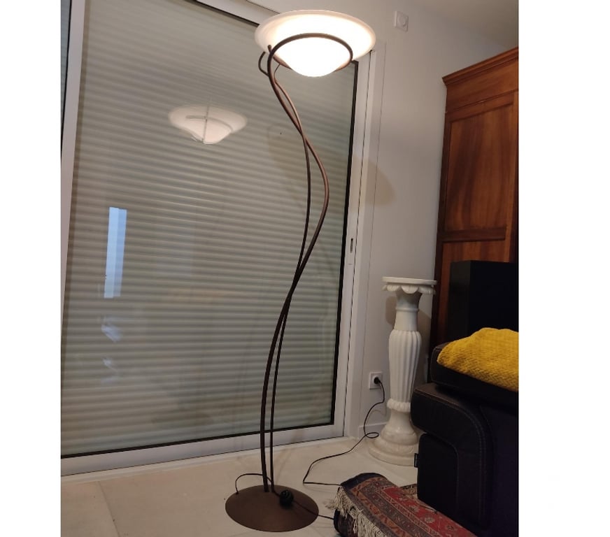 Ameublement & art de la table Vendée Soullans - 85300 - Photos Vivastreet Lampe sur pied très bon état