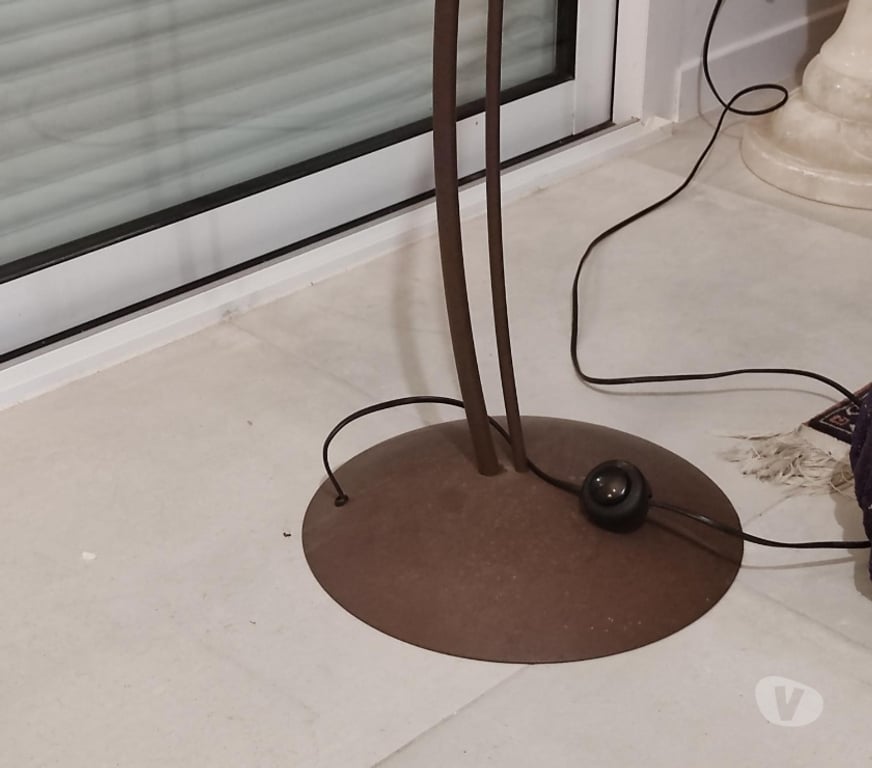 Ameublement & art de la table Vendée Soullans - 85300 - Photos Vivastreet Lampe sur pied très bon état