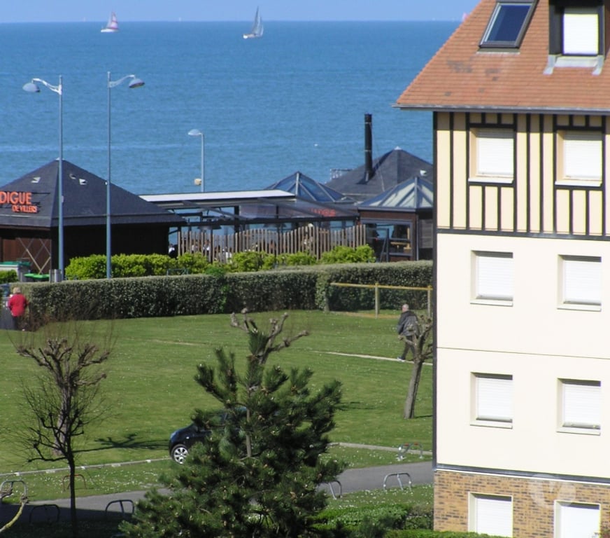 location saisonniere Calvados Villers sur Mer - 14640 - Photos Vivastreet VUE MER - T2 CLASSE CLEVACANCES- PARKING -WIFI