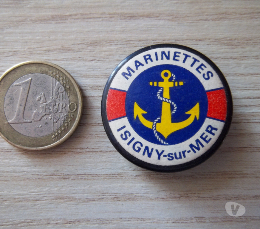 Collection Manche Valognes - 50700 - Photos Vivastreet badge époque 1966 Marinettes Isigny Sainte-Mère insigne