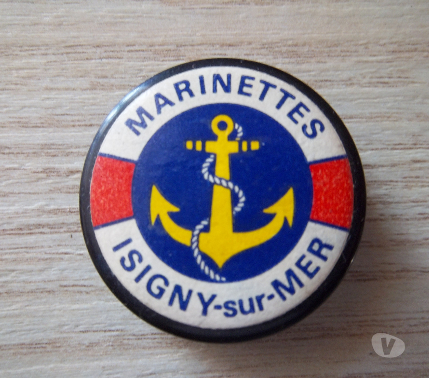 Collection Manche Valognes - 50700 - Photos Vivastreet badge époque 1966 Marinettes Isigny Sainte-Mère insigne