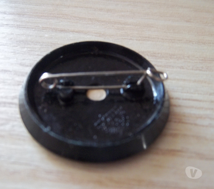 Collection Manche Valognes - 50700 - Photos Vivastreet badge époque 1966 Marinettes Isigny Sainte-Mère insigne