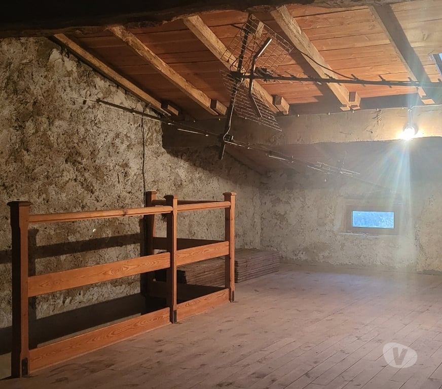 Vente Maison Puy-de-Dôme Domaize - 63520 - Photos Vivastreet Authentique maison en pierre à fort potentiel