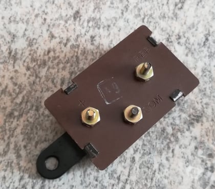 Pièces et services auto Aulnois sous Laon Aisne - Photos Vivastreet Centrale de clignotant Klaxon 6 volts