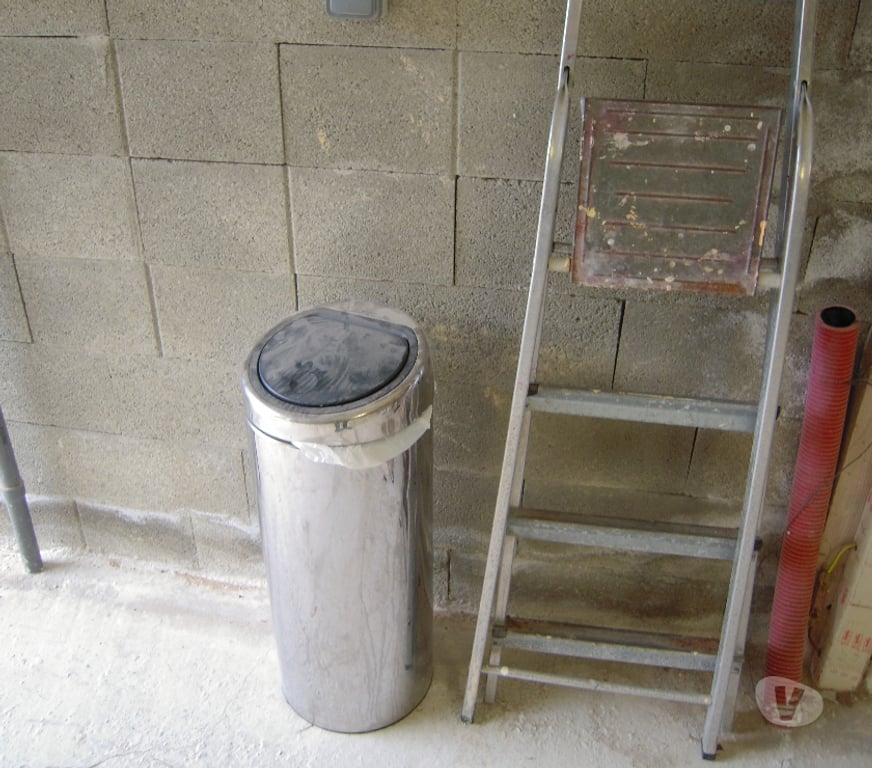 Ameublement & art de la table Hérault Villeveyrac - 34560 - Photos Vivastreet VIDE GARAGE COMPRENANT DES PETITS MEUBLES .