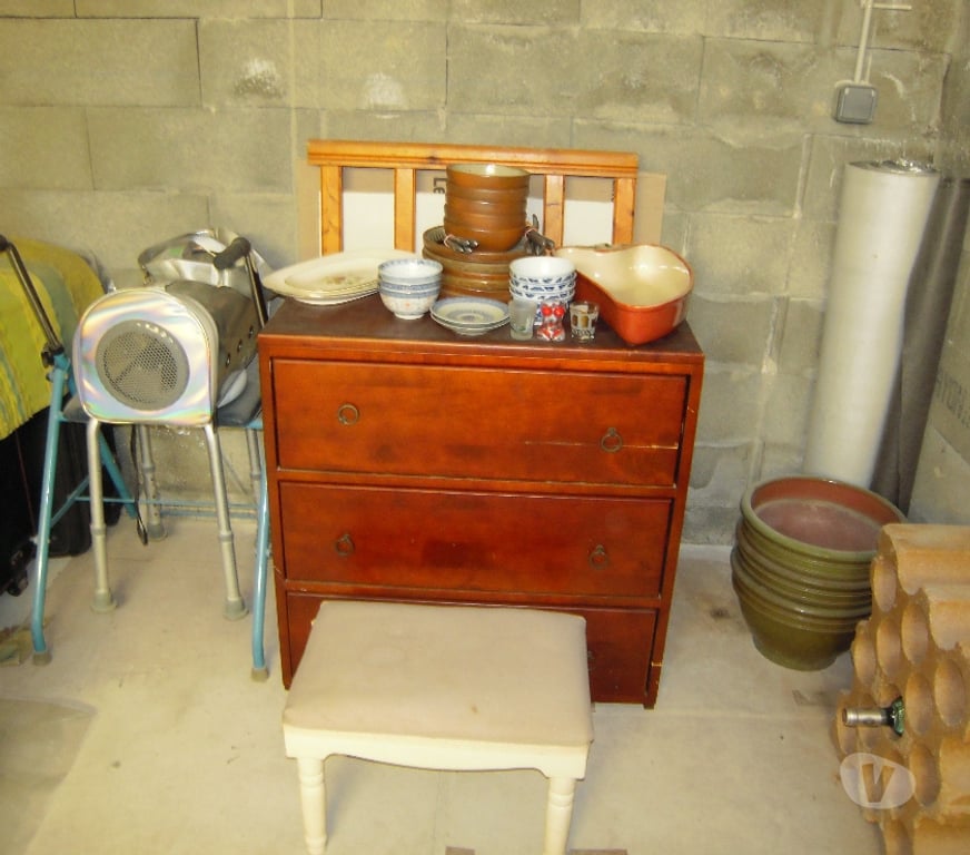 Ameublement & art de la table Hérault Villeveyrac - 34560 - Photos Vivastreet VIDE GARAGE COMPRENANT DES PETITS MEUBLES .