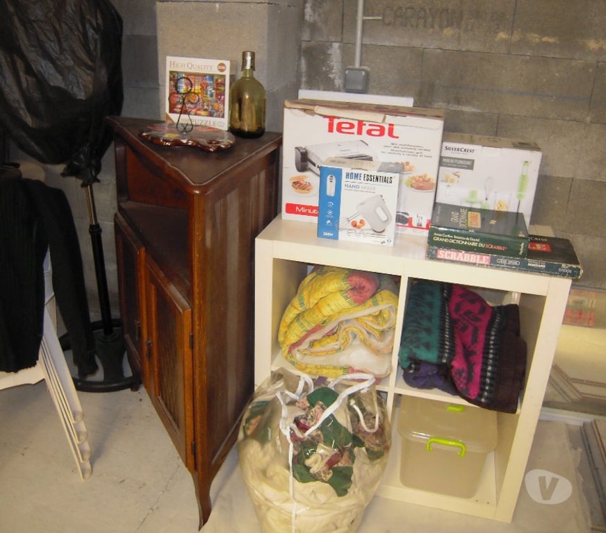 Ameublement & art de la table Hérault Villeveyrac - 34560 - Photos Vivastreet VIDE GARAGE COMPRENANT DES PETITS MEUBLES .