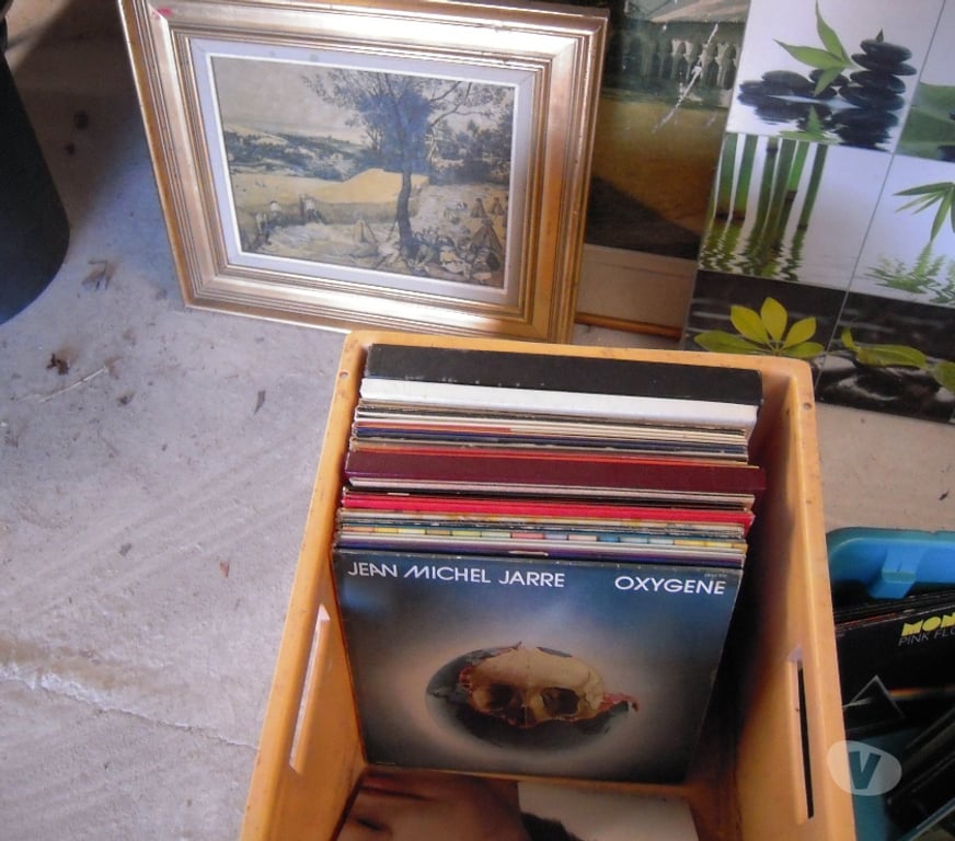 Ameublement & art de la table Hérault Villeveyrac - 34560 - Photos Vivastreet VIDE GARAGE COMPRENANT DES PETITS MEUBLES .