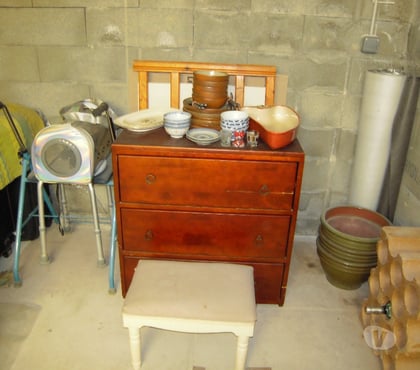 Ameublement - art de la table Villeveyrac Hérault - Photos Vivastreet VIDE GARAGE COMPRENANT DES PETITS MEUBLES .