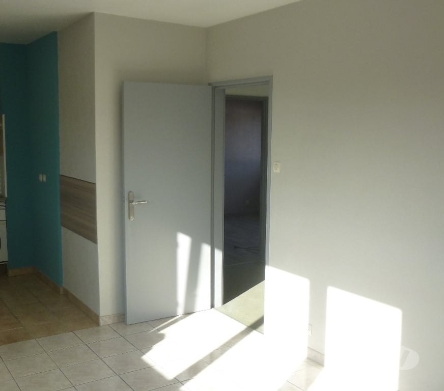 Location appartement Haut-Rhin Wittenheim - 68270 - Photos Vivastreet PART. LOUE F3 1° étage WITTENHEIM STE BARBE