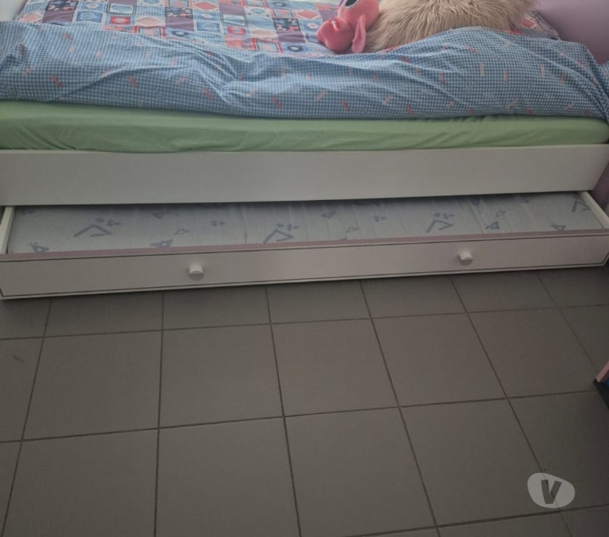 Ameublement & art de la table Rhône Lyon - Photos Vivastreet Vends lit tiroir pour fille+ matelas et table chevet