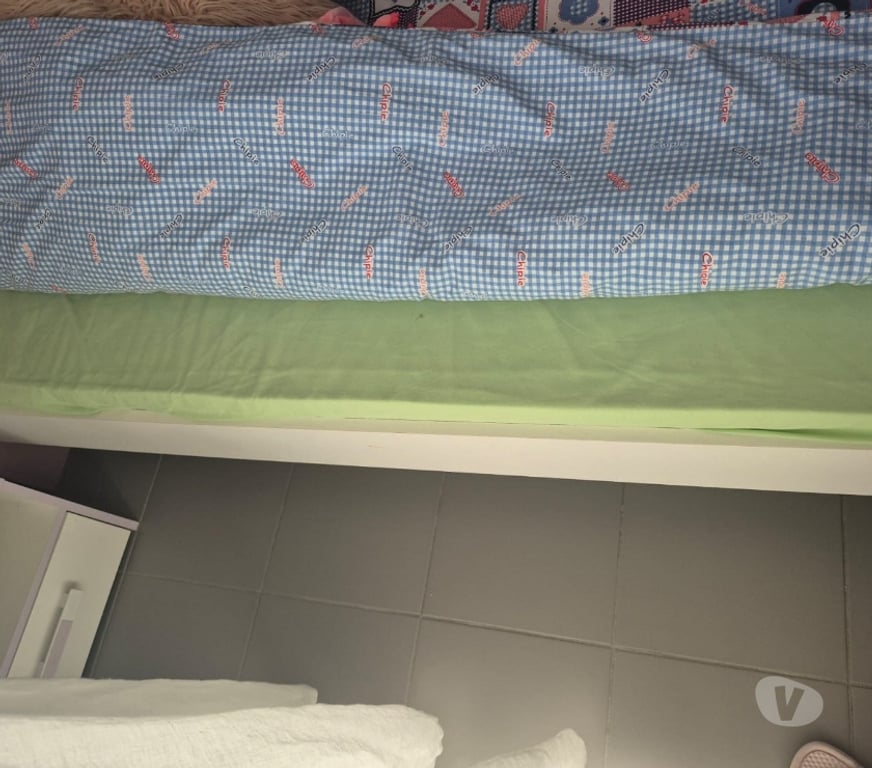 Ameublement & art de la table Rhône Lyon - Photos Vivastreet Vends lit tiroir pour fille+ matelas et table chevet