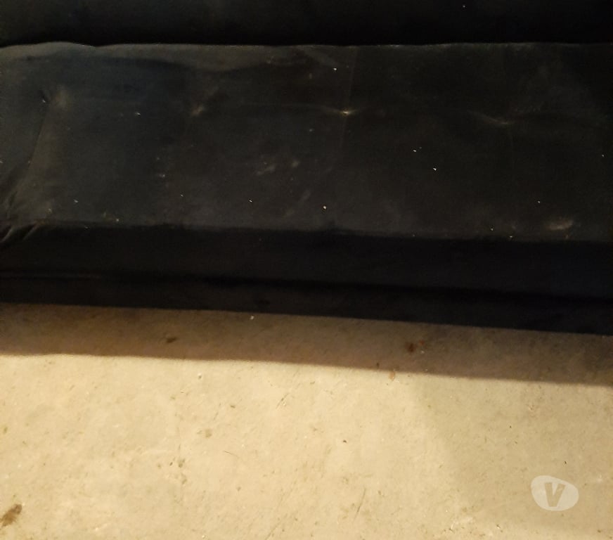 Ameublement & art de la table Cher Rians - 18220 - Photos Vivastreet Canapé futon noir .