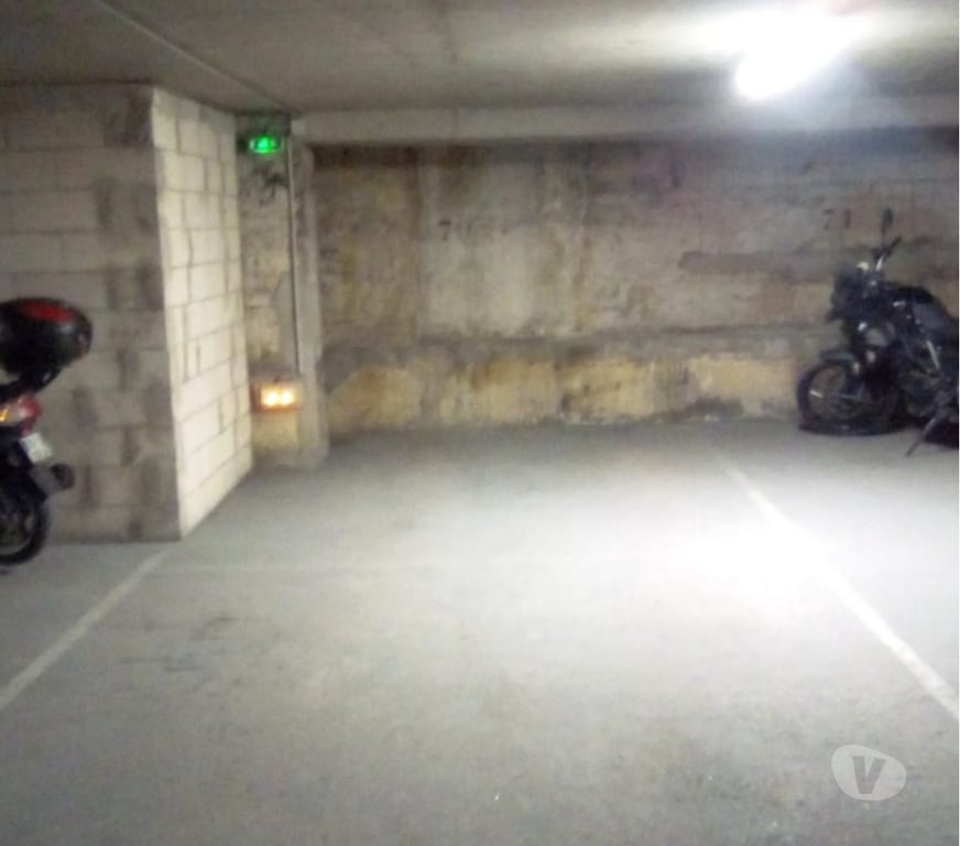 Parkings - Garages Paris Paris 10ème ardt - 75010 - Photos Vivastreet Location parking pour moto rue d'Enghien, Paris 10ème
