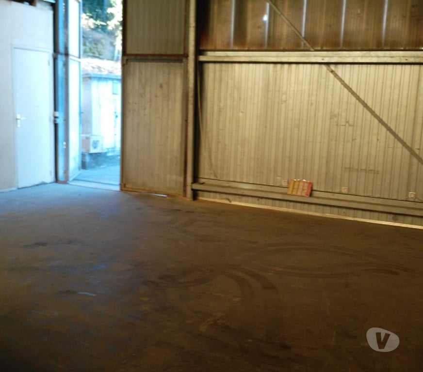 Parkings - Garages Var La Seyne sur Mer - 83500 - Photos Vivastreet Entrepôt plus 400 M2 de terrain