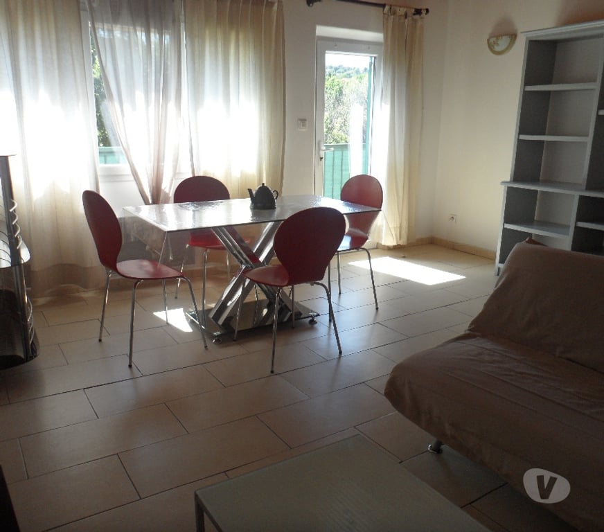 Appartement meublé Vaucluse Apt - 84400 - Photos Vivastreet Loue T2 meublé 3 pièces 46m² près de la poste à Apt