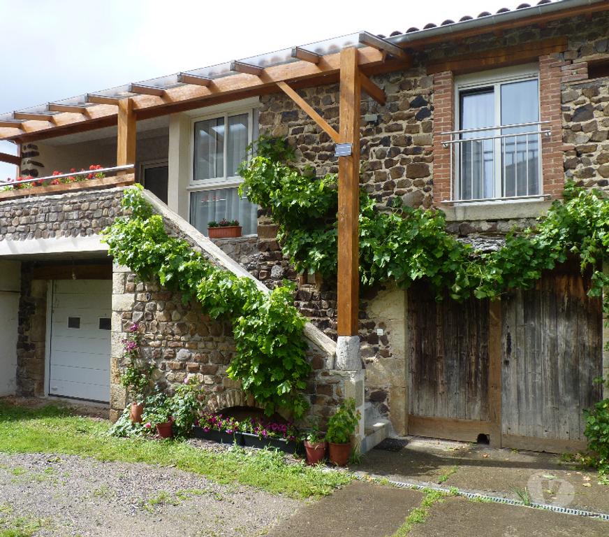location saisonniere Puy-de-Dôme St Julien de Coppel - 63160 - Photos Vivastreet Gîte classé 3 * Tout confort - calme - nature - campagne