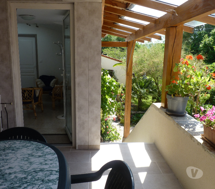 location saisonniere Puy-de-Dôme St Julien de Coppel - 63160 - Photos Vivastreet Gîte classé 3 * Tout confort - calme - nature - campagne