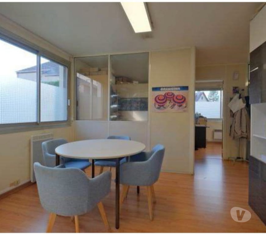 bureaux locaux Val-de-Marne St Maur des Fosses - 94100 - Photos Vivastreet BUREAUX PROFESSIONNELS RDC 92 m² + DOUBLE BOX 25 m²