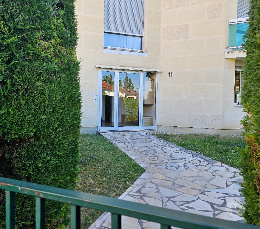 bureaux locaux Val-de-Marne St Maur des Fosses - 94100 - Photos Vivastreet BUREAUX PROFESSIONNELS RDC 92 m² + DOUBLE BOX 25 m²