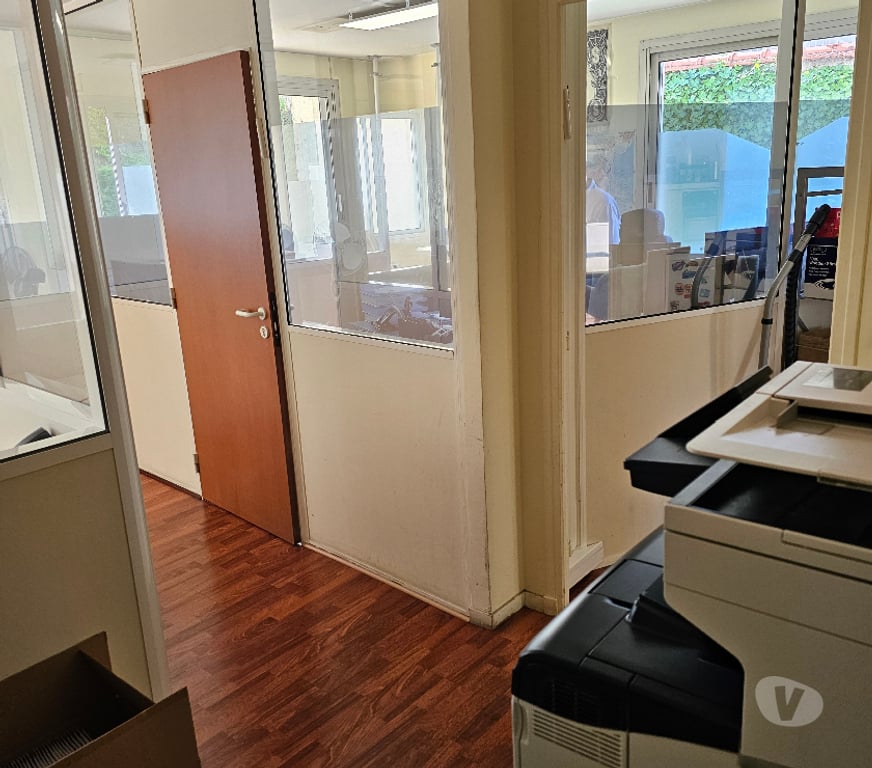 bureaux locaux Val-de-Marne St Maur des Fosses - 94100 - Photos Vivastreet BUREAUX PROFESSIONNELS RDC 92 m² + DOUBLE BOX 25 m²